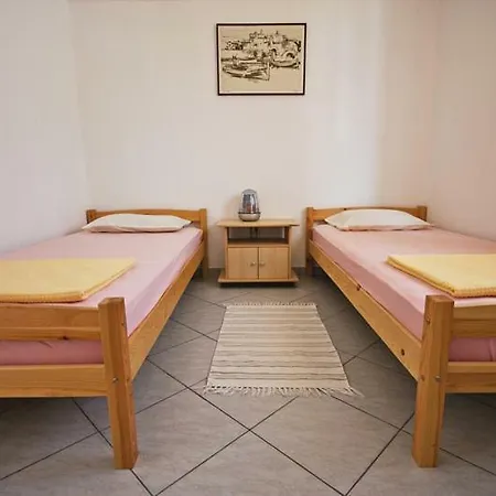 Apartman *